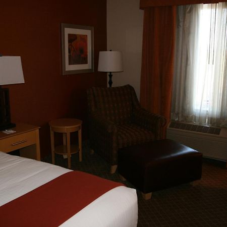 Holiday Inn Express Stockton Southeast By Ihg Екстериор снимка