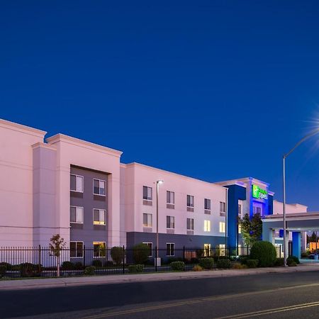 Holiday Inn Express Stockton Southeast By Ihg Екстериор снимка