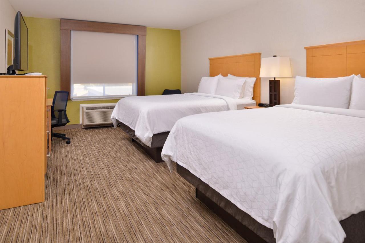 Holiday Inn Express Stockton Southeast By Ihg Екстериор снимка