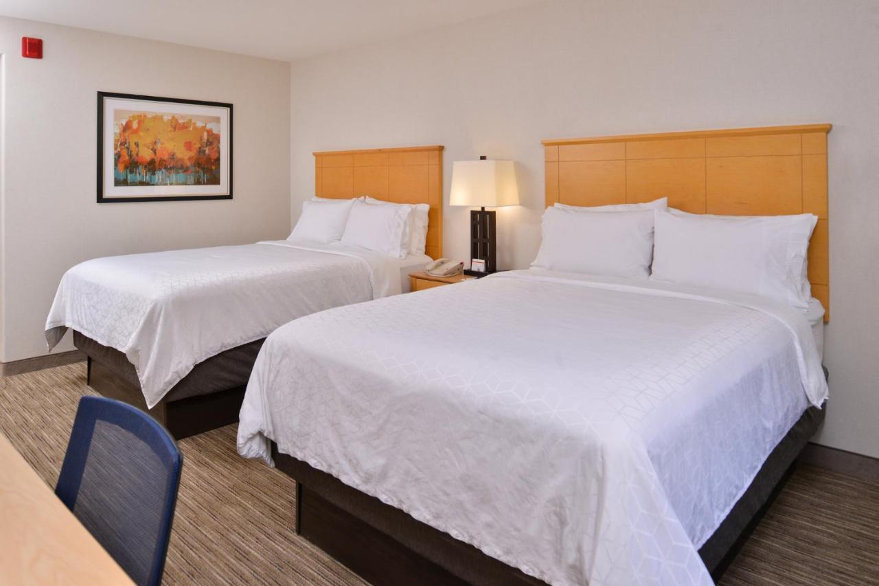 Holiday Inn Express Stockton Southeast By Ihg Екстериор снимка