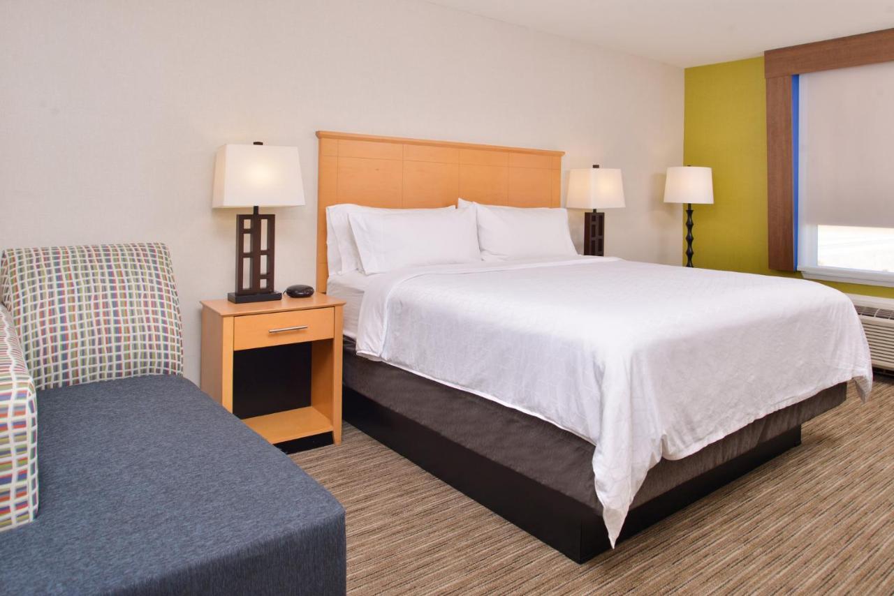 Holiday Inn Express Stockton Southeast By Ihg Екстериор снимка