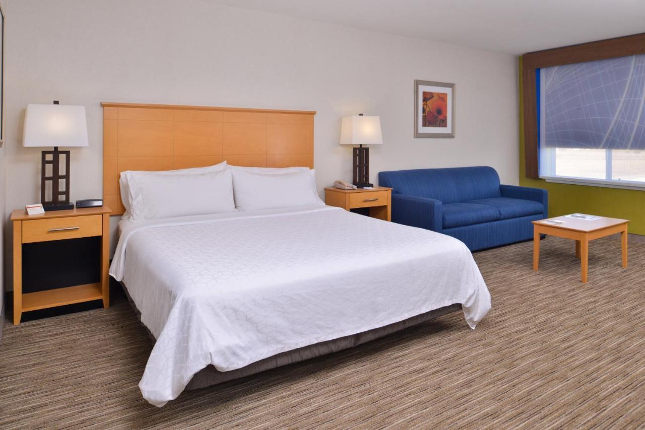 Holiday Inn Express Stockton Southeast By Ihg Екстериор снимка