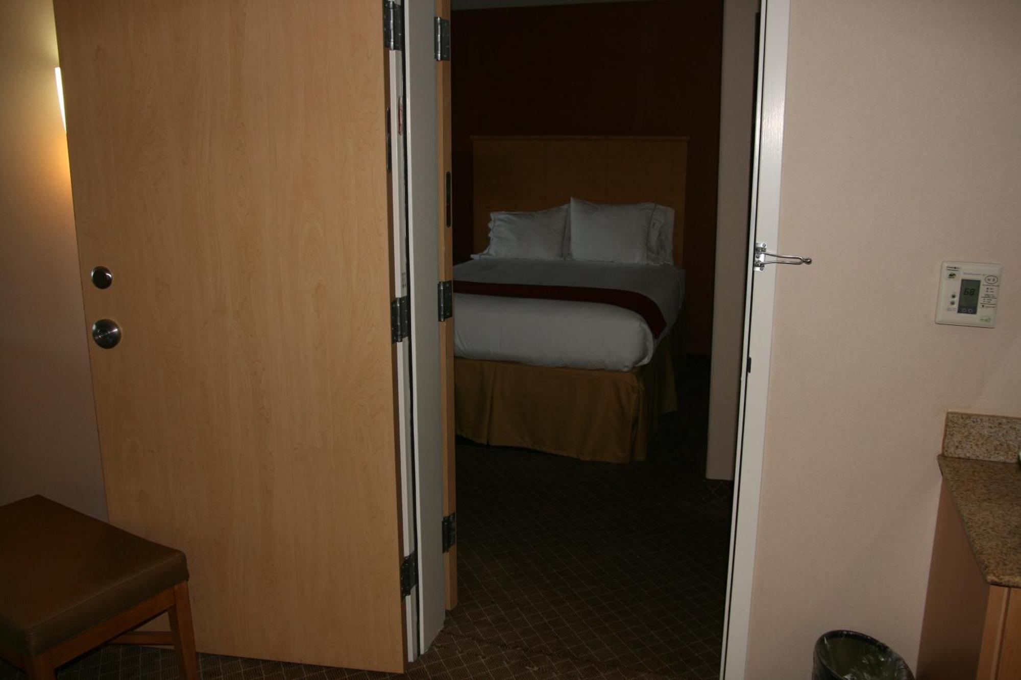 Holiday Inn Express Stockton Southeast By Ihg Екстериор снимка