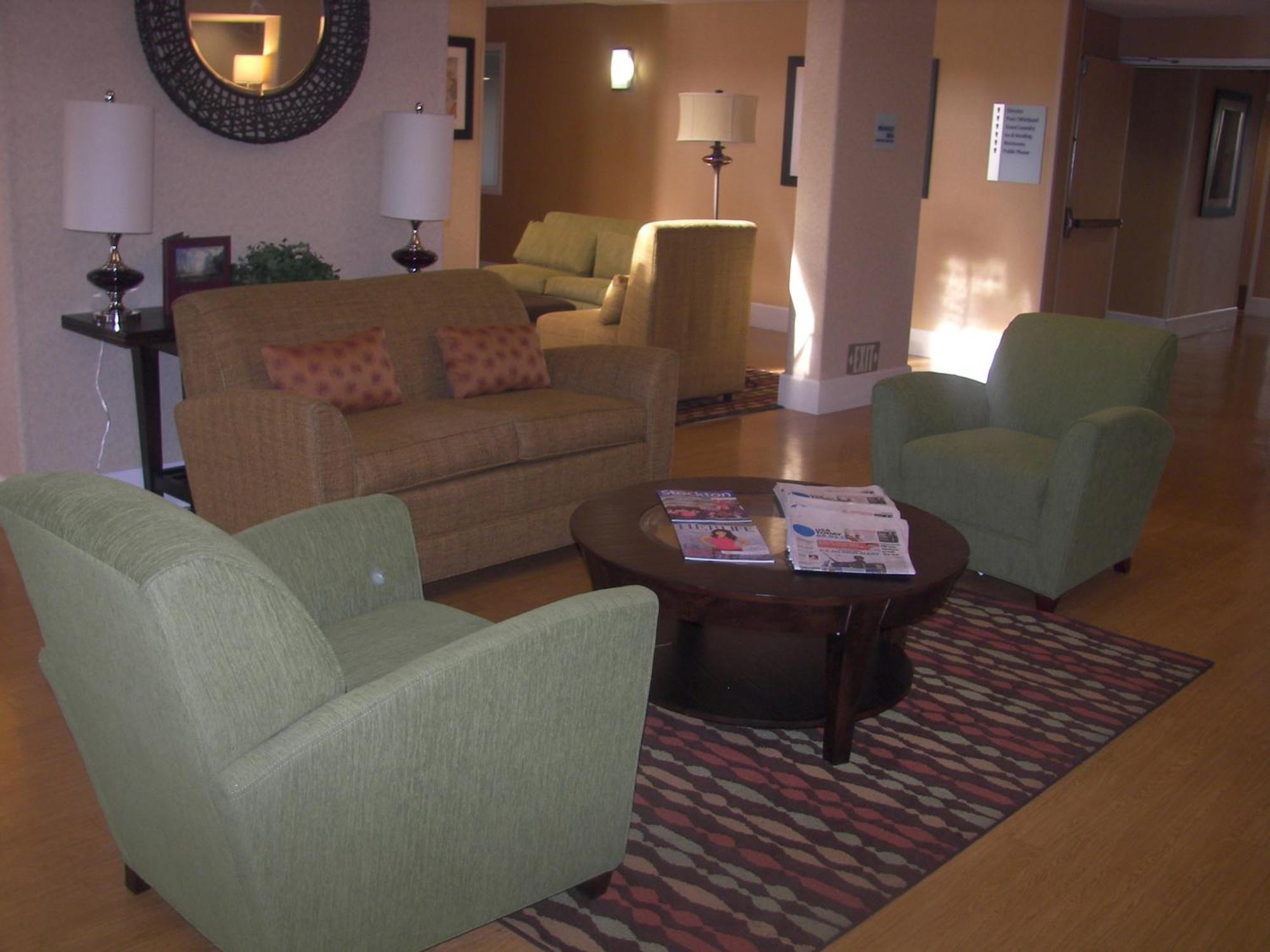 Holiday Inn Express Stockton Southeast By Ihg Екстериор снимка