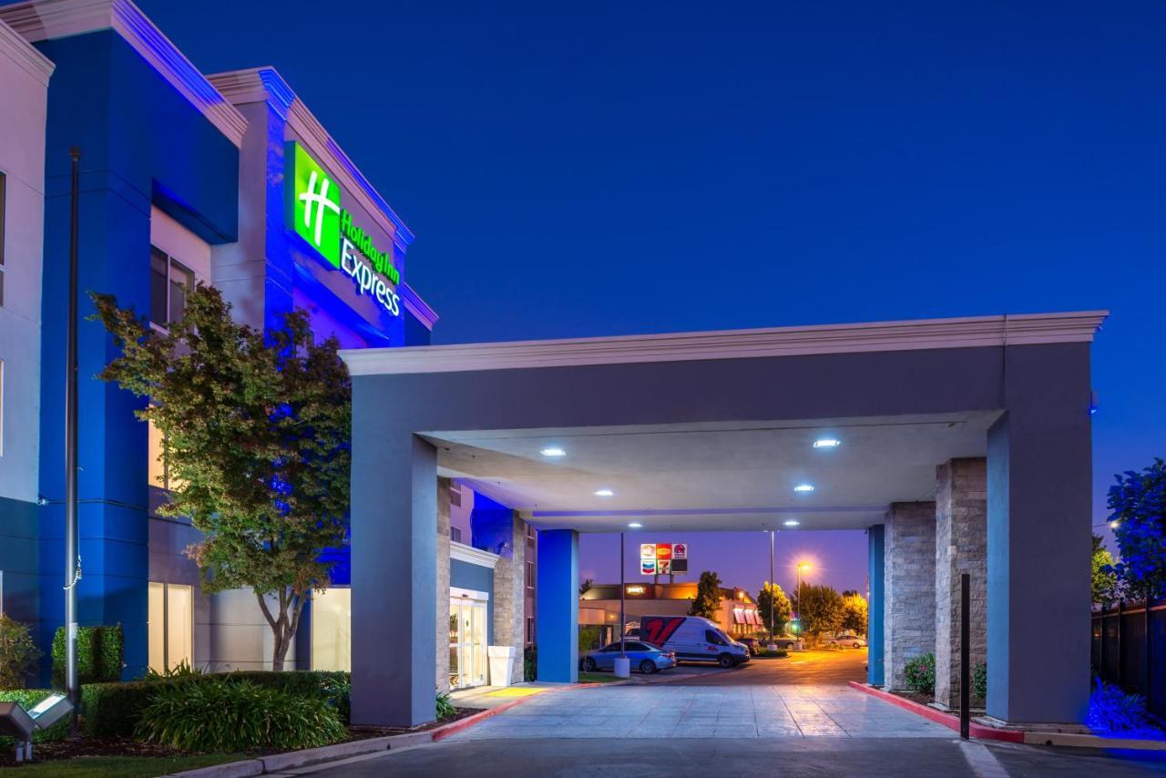 Holiday Inn Express Stockton Southeast By Ihg Екстериор снимка
