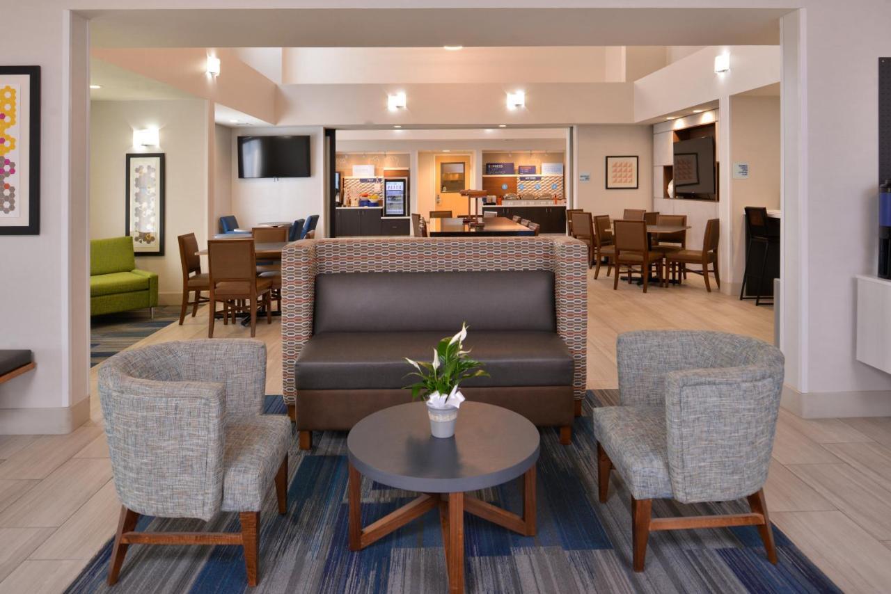 Holiday Inn Express Stockton Southeast By Ihg Екстериор снимка