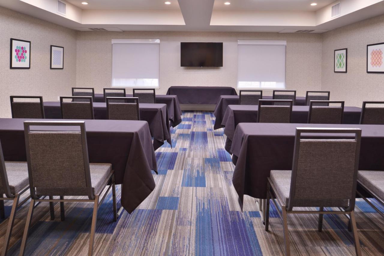 Holiday Inn Express Stockton Southeast By Ihg Екстериор снимка